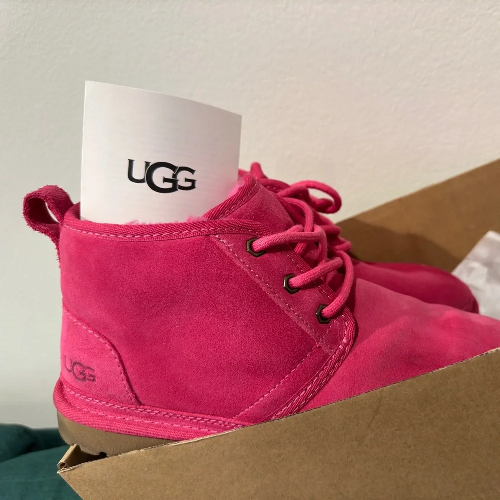 UGG - Picture 2 of 3